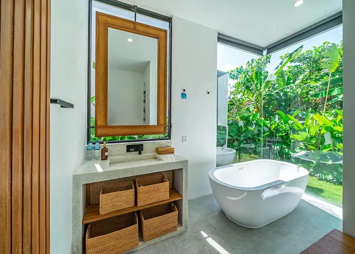 Villa Bedawang, Exquisite 4br With Huge Pool Seminyak