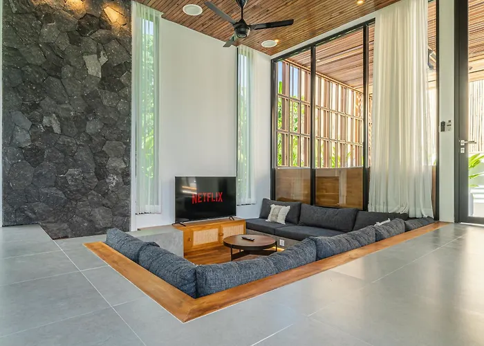 Bedawang, Exquisite 4br With Huge Pool
